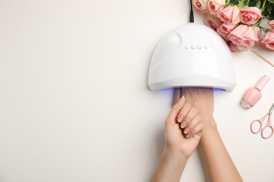 Gel Nail Reactions: Sensitivity vs Allergy — What Pros & Beginners Should Know